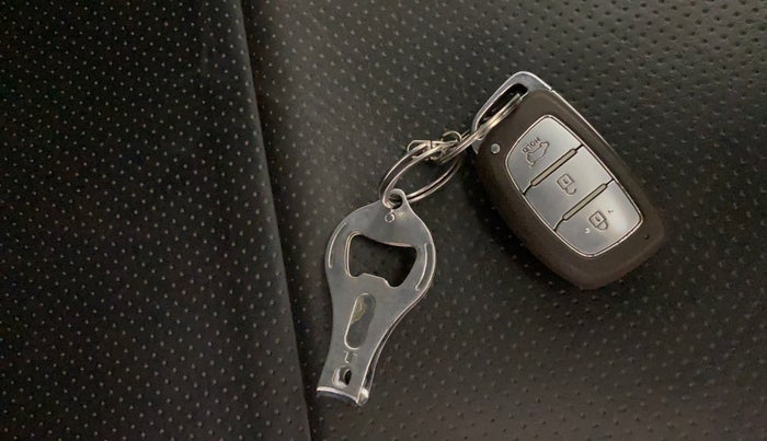 2022 Hyundai NEW I20 ASTA 1.2 MT, Petrol, Manual, 19,816 km, Key Close Up