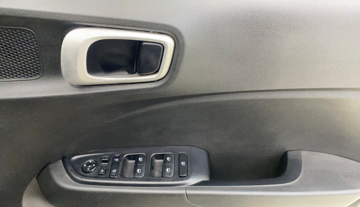 2020 Hyundai VENUE SX 1.0 TURBO, Petrol, Manual, 16,373 km, Driver Side Door Panels Control