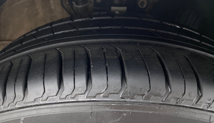 2020 Volkswagen Vento COMFORTLINE 1.0 TSI MT, Petrol, Manual, 69,818 km, Right Front Tyre Tread