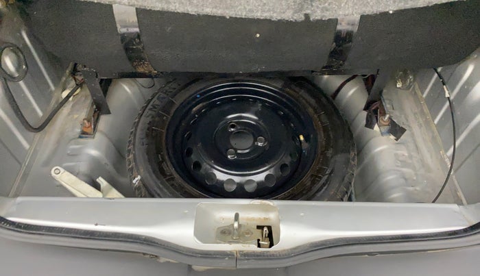 2019 Renault Kwid RXT 1.0 AMT (O), CNG, Automatic, 30,828 km, Dicky (Boot door) - Boot Carpet not available