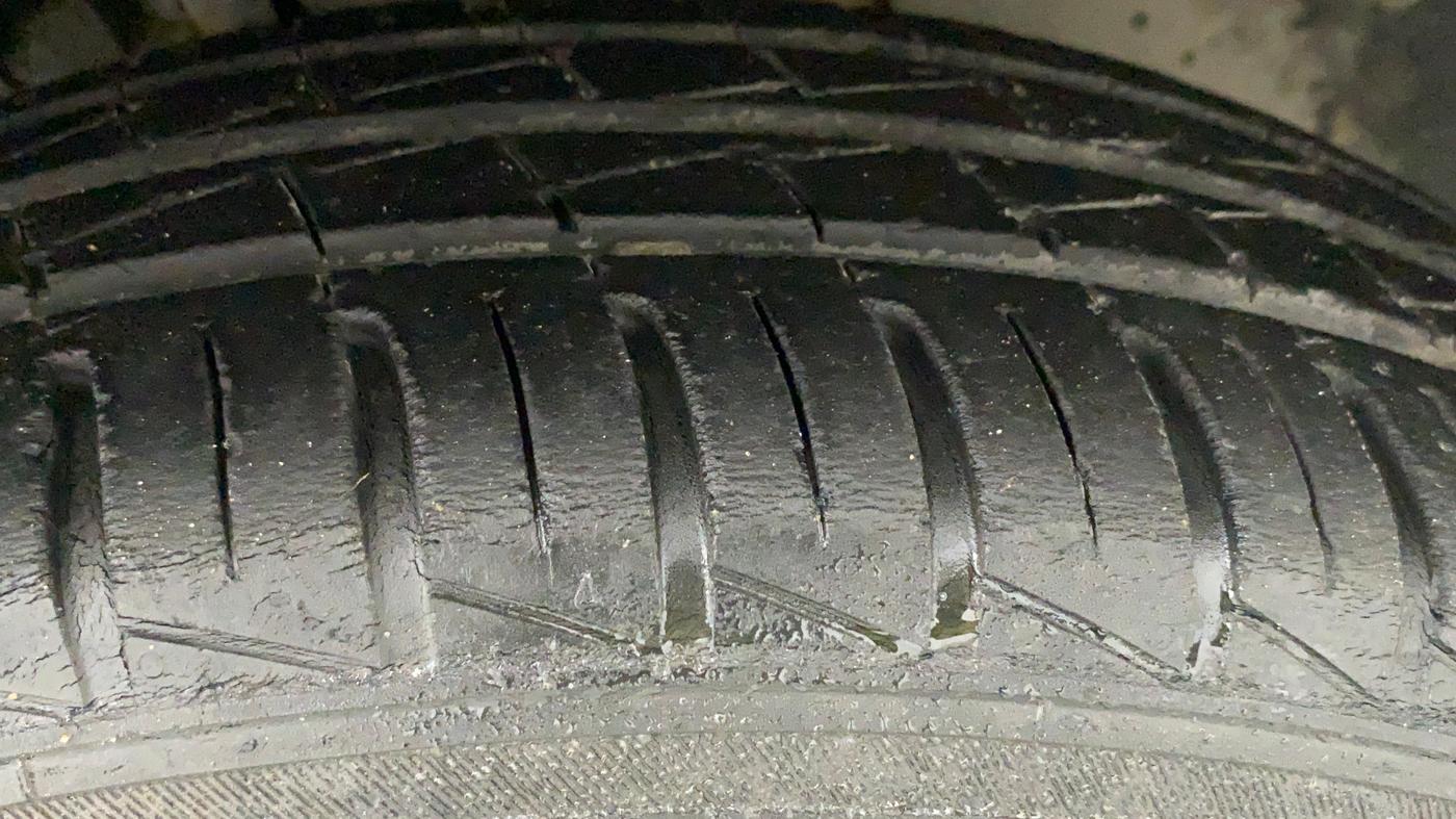 2019 Renault Kwid RXT 1.0 AMT (O), CNG, Automatic, 30,828 km, Right Front Tyre Tread