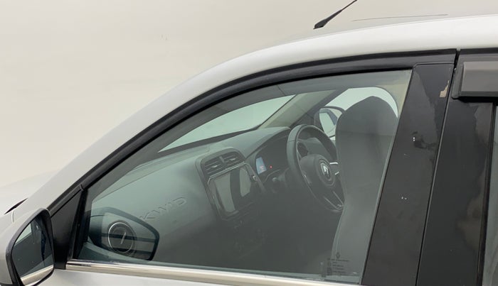 2019 Renault Kwid RXT 1.0 AMT (O), CNG, Automatic, 30,828 km, Front passenger door - Door visor damaged