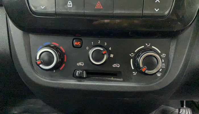 2019 Renault Kwid RXT 1.0 AMT (O), CNG, Automatic, 30,828 km, Dashboard - Air Re-circulation knob is not working