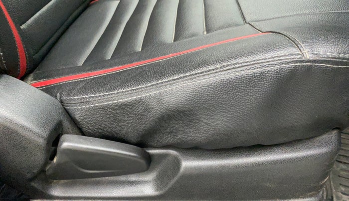 2019 Renault Kwid RXT 1.0 AMT (O), CNG, Automatic, 30,828 km, Driver Side Adjustment Panel