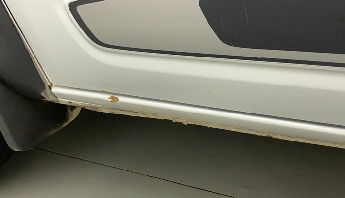 2019 Renault Kwid RXT 1.0 AMT (O), CNG, Automatic, 30,828 km, Left running board - Slight discoloration