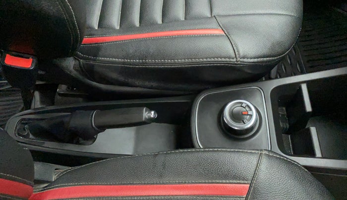 2019 Renault Kwid RXT 1.0 AMT (O), CNG, Automatic, 30,828 km, Gear Lever