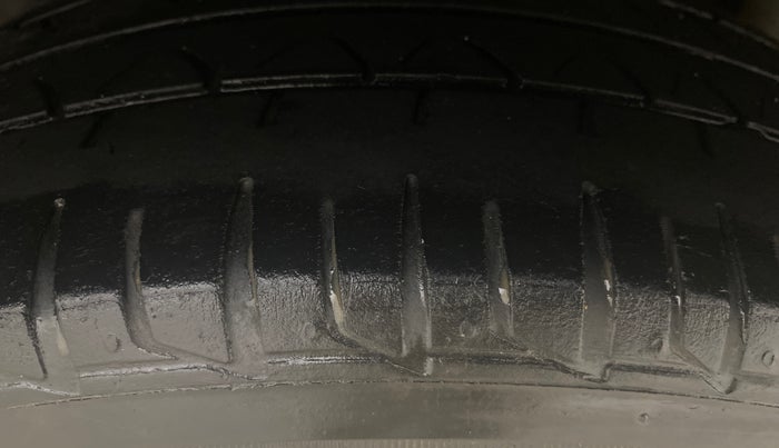 2016 Ford Figo Aspire TREND 1.2 PETROL, Petrol, Manual, 1,05,720 km, Left Rear Tyre Tread