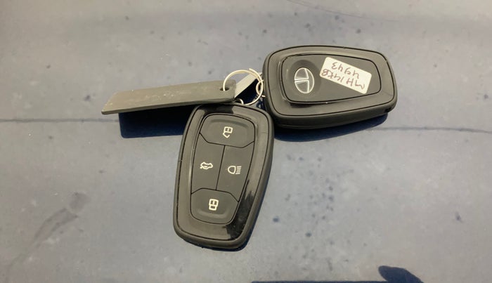 2022 Tata TIGOR XZ PLUS CNG, CNG, Manual, 27,920 km, Key Close Up