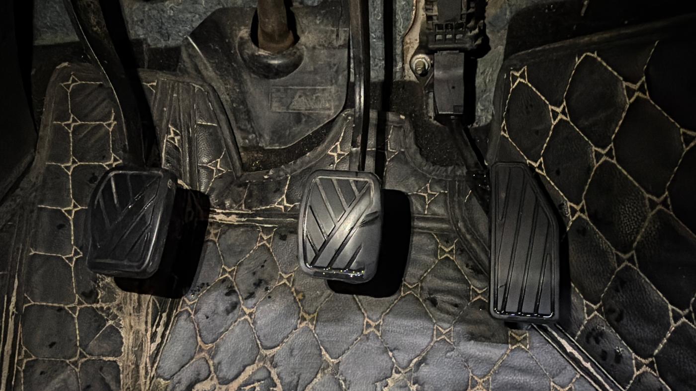 2019 Maruti XL6 ALPHA MT, Petrol, Manual, 1,13,494 km, Pedals