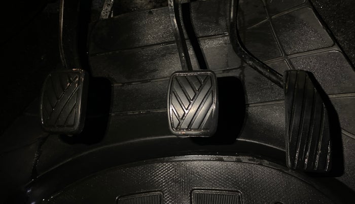 2016 Maruti Wagon R 1.0 VXI, CNG, Manual, 77,273 km, Pedals