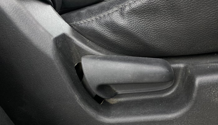 2016 Maruti Wagon R 1.0 VXI, CNG, Manual, 77,273 km, Driver Side Adjustment Panel