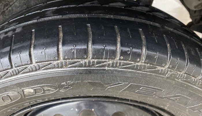 2016 Maruti Wagon R 1.0 VXI, CNG, Manual, 77,273 km, Left Rear Tyre Tread