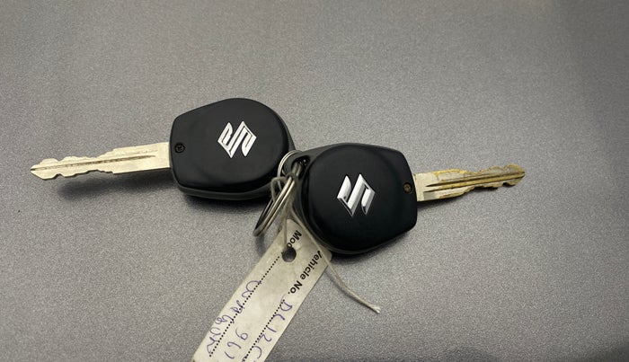 2016 Maruti Wagon R 1.0 VXI, CNG, Manual, 77,273 km, Key Close Up