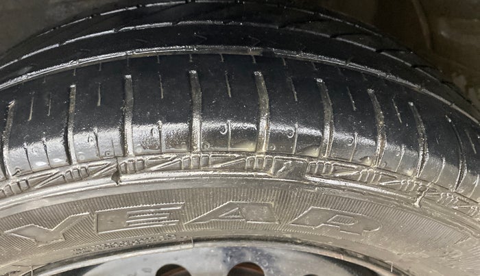 2016 Maruti Wagon R 1.0 VXI, CNG, Manual, 77,273 km, Left Front Tyre Tread