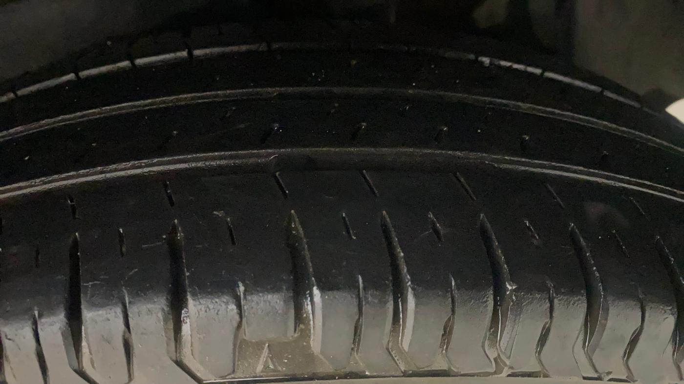 2018 Maruti Dzire LXI, Petrol, Manual, 17,934 km, Left Rear Tyre Tread