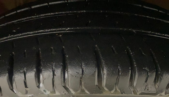 2018 Maruti Dzire LXI, Petrol, Manual, 17,499 km, Right Front Tyre Tread
