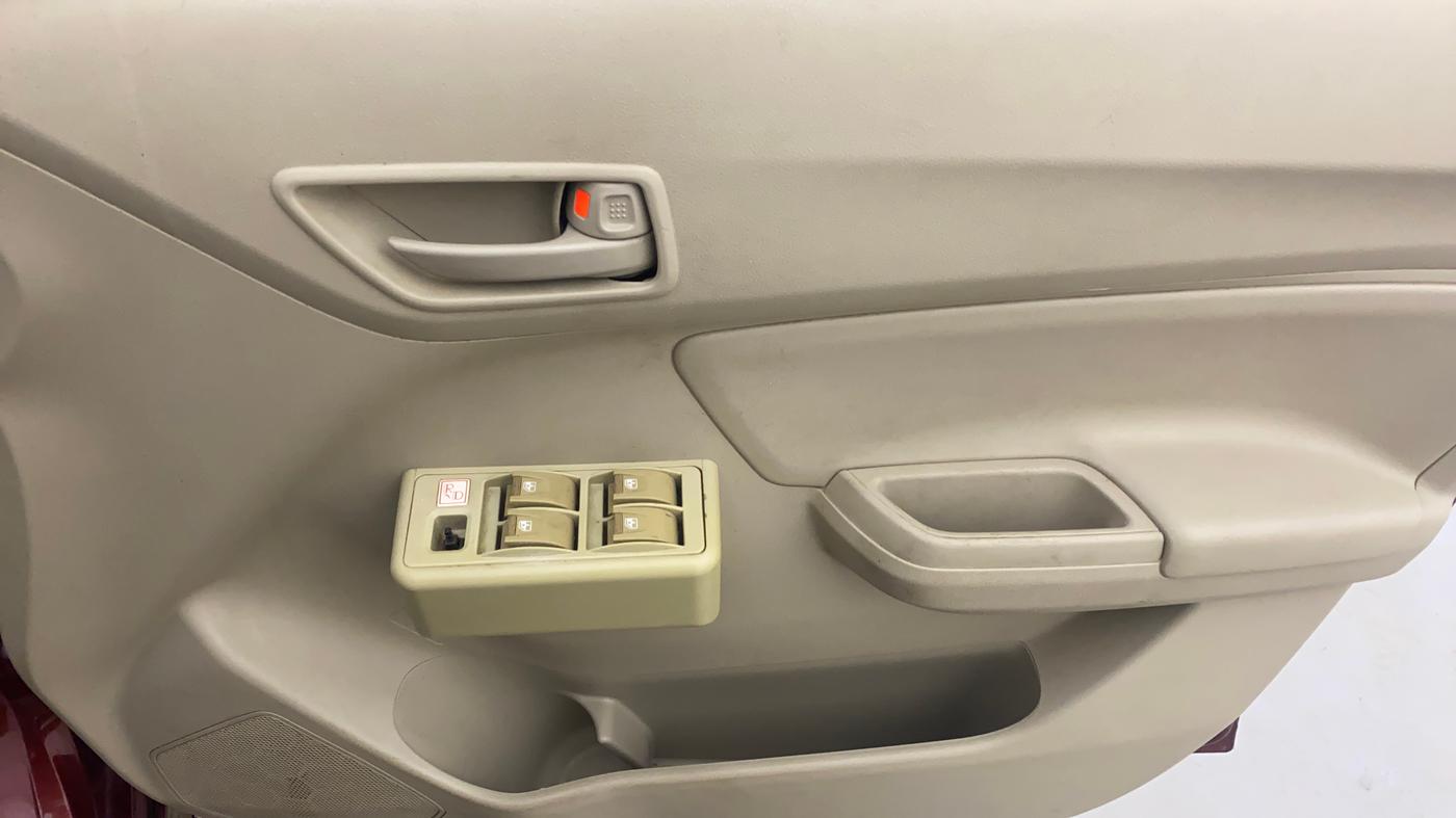 2018 Maruti Dzire LXI, Petrol, Manual, 17,934 km, Driver Side Door Panels Control