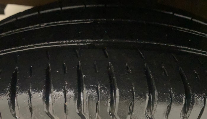 2018 Maruti Dzire LXI, Petrol, Manual, 17,499 km, Left Front Tyre Tread