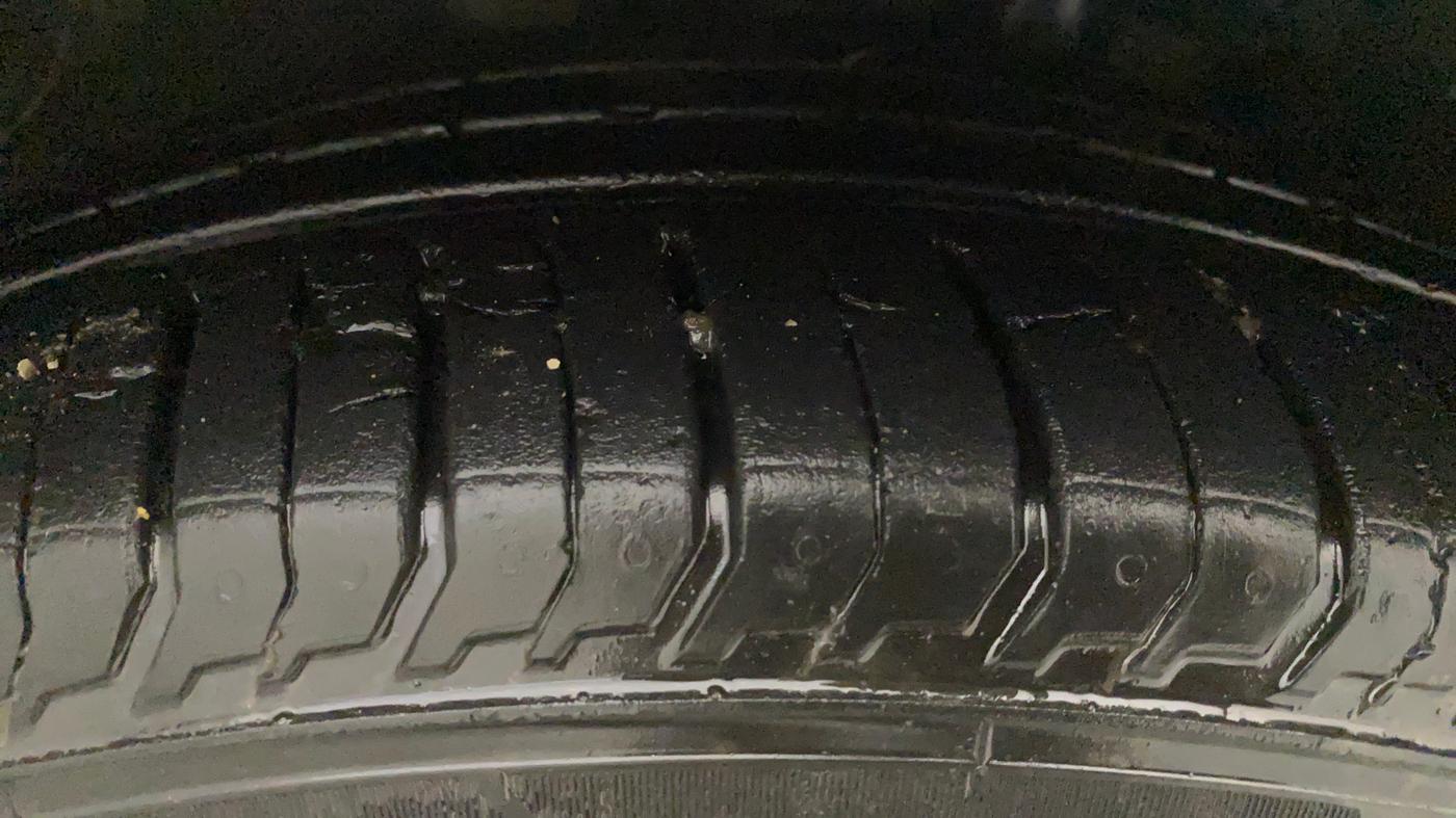 2018 Skoda Rapid STYLE 1.5 TDI AT, Diesel, Automatic, 1,19,830 km, Right Rear Tyre Tread