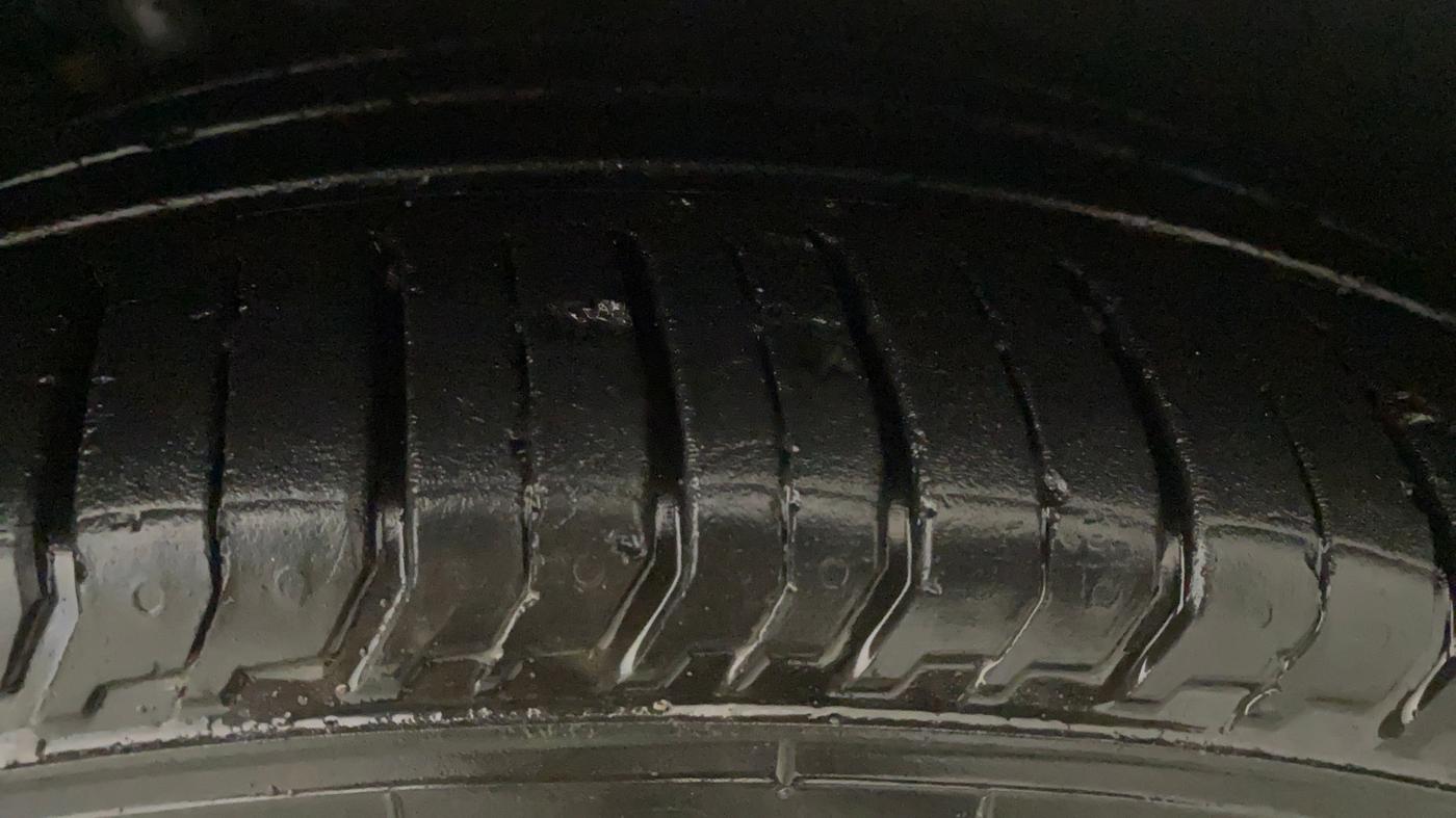 2018 Skoda Rapid STYLE 1.5 TDI AT, Diesel, Automatic, 1,19,830 km, Left Front Tyre Tread