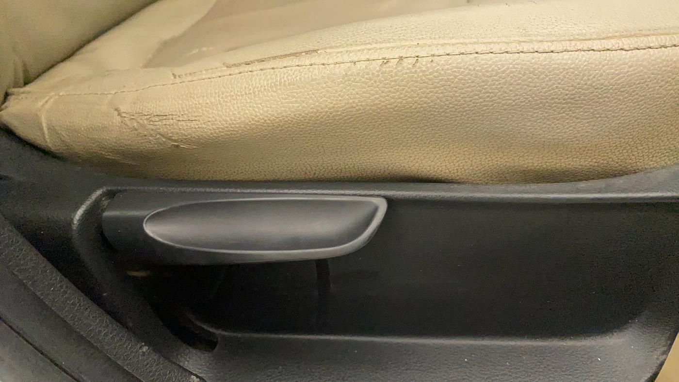 2018 Skoda Rapid STYLE 1.5 TDI AT, Diesel, Automatic, 1,19,830 km, Driver Side Adjustment Panel