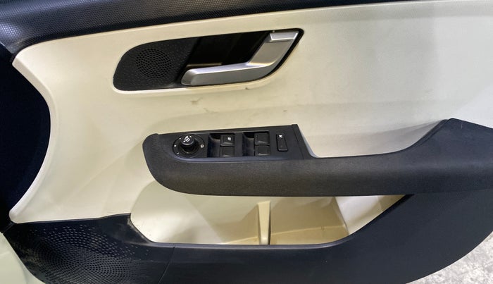 2024 Tata ALTROZ XZ Plus (S) Lux CNG , CNG, Manual, 6,724 km, Driver Side Door Panels Control