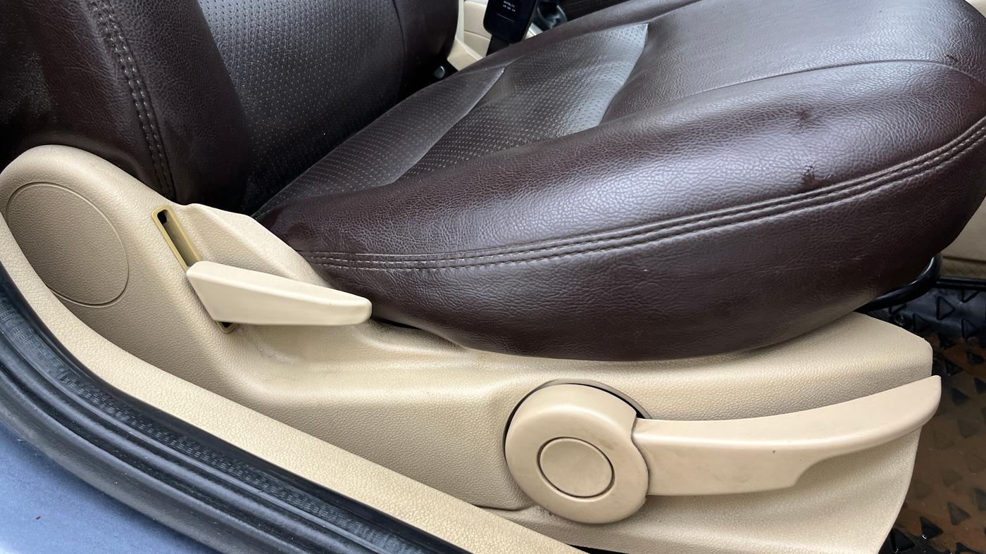2014 Ford Classic 1.6 DURATEC TITANIUM, Petrol, Manual, 1,08,292 km, Driver Side Adjustment Panel