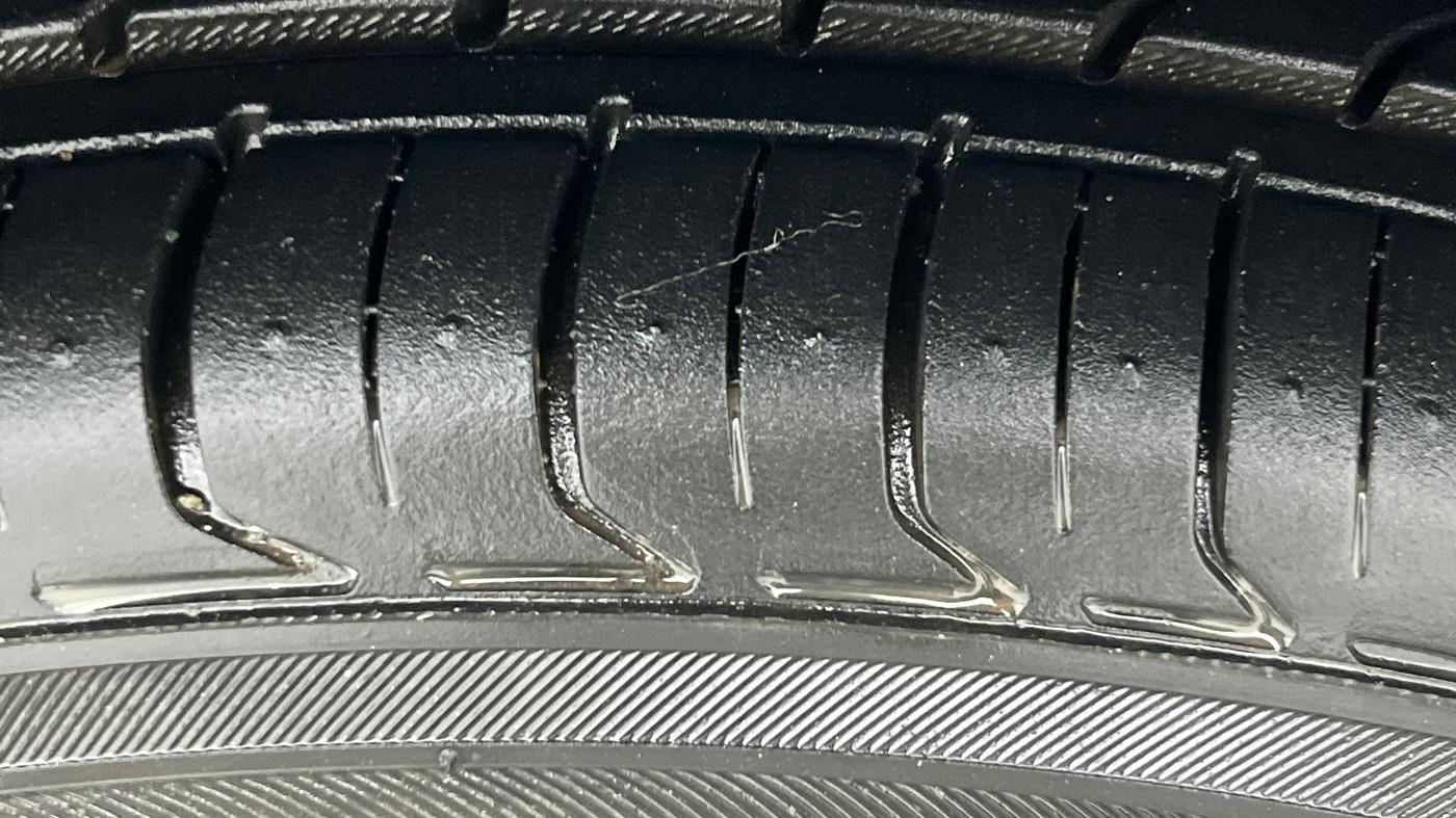 2014 Ford Classic 1.6 DURATEC TITANIUM, Petrol, Manual, 1,08,292 km, Right Front Tyre Tread