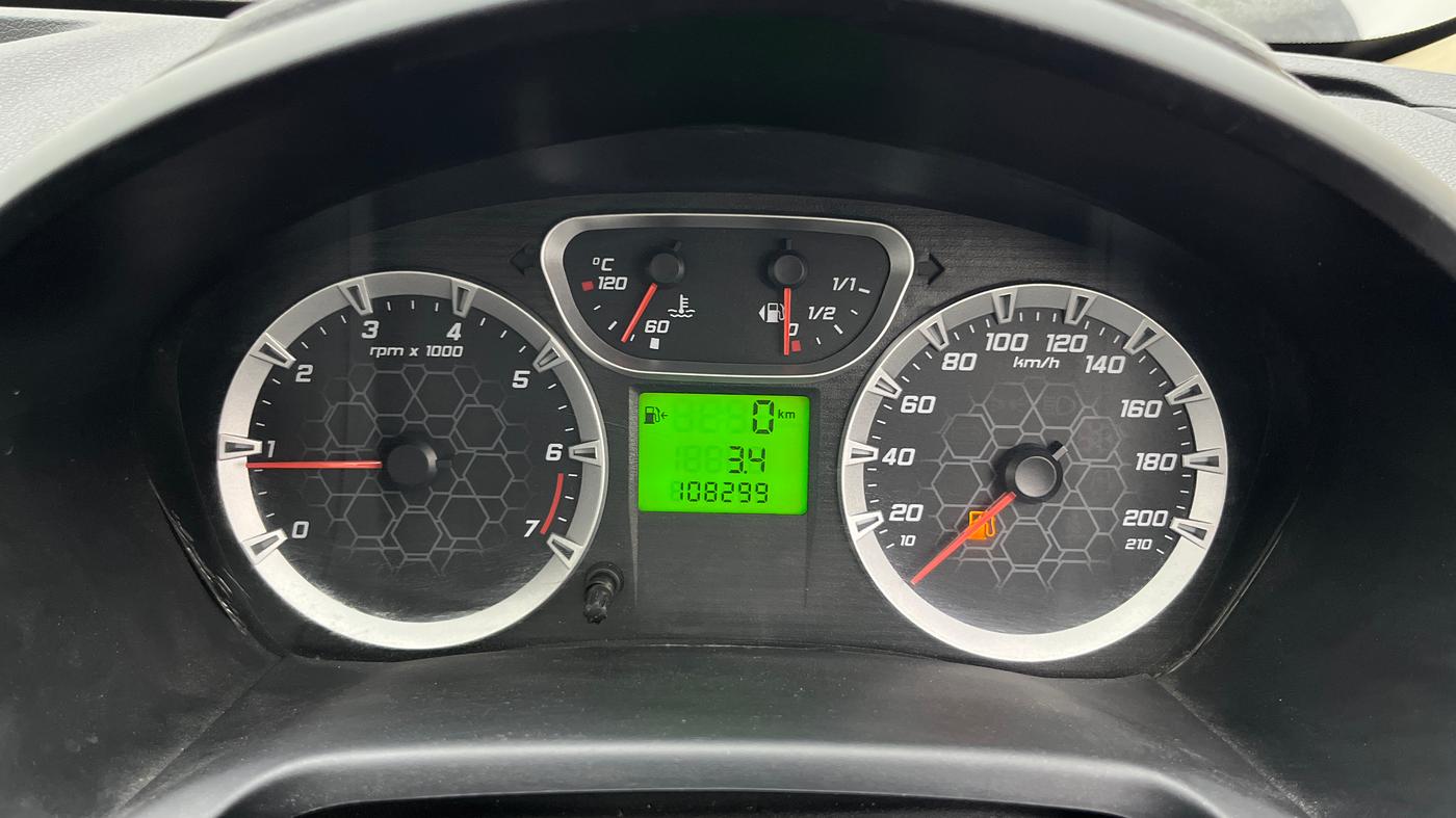 2014 Ford Classic 1.6 DURATEC TITANIUM, Petrol, Manual, 1,08,292 km, Odometer Image