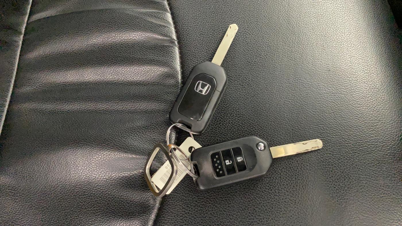 2020 Honda WR-V 1.2L I-VTEC SV MT, Petrol, Manual, 1,03,693 km, Key Close Up
