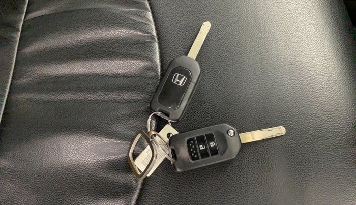 2020 Honda WR-V 1.2L I-VTEC SV MT, Petrol, Manual, 1,03,693 km, Key Close Up