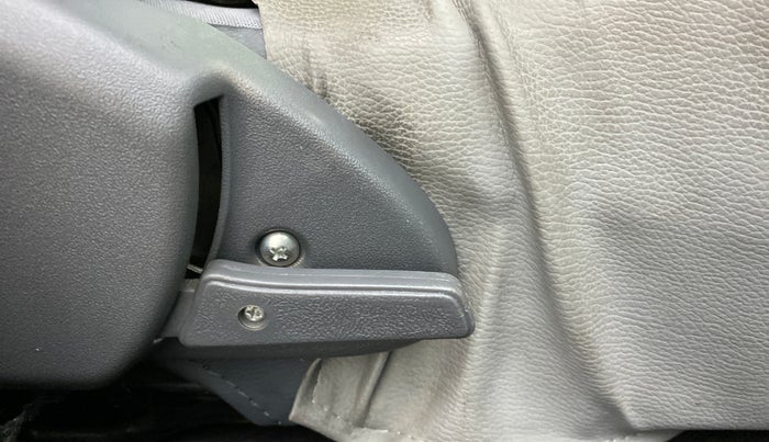 2015 Maruti Alto 800 LXI, Petrol, Manual, 17,424 km, Driver Side Adjustment Panel