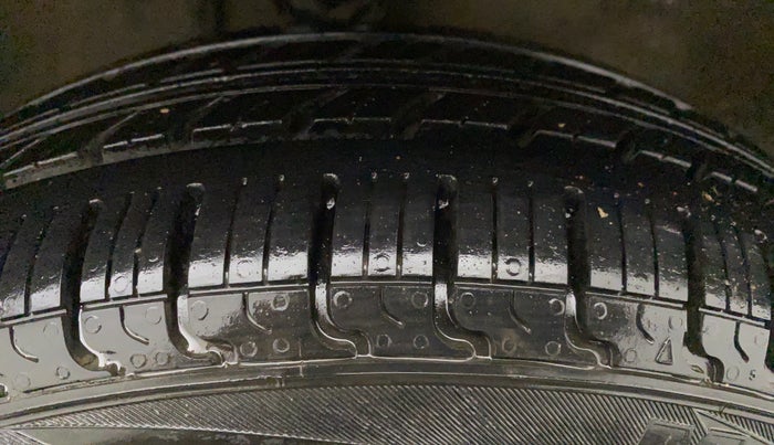 2011 Maruti Alto K10 LXI, Petrol, Manual, 34,128 km, Right Front Tyre Tread