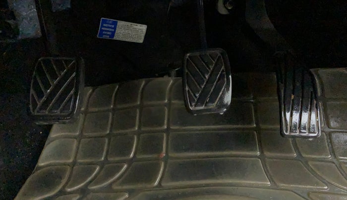 2017 Maruti Swift VXI, Petrol, Manual, 72,483 km, Pedals