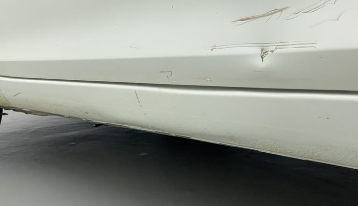 2017 Maruti Swift VXI, Petrol, Manual, 72,483 km, Left running board - Minor scratches