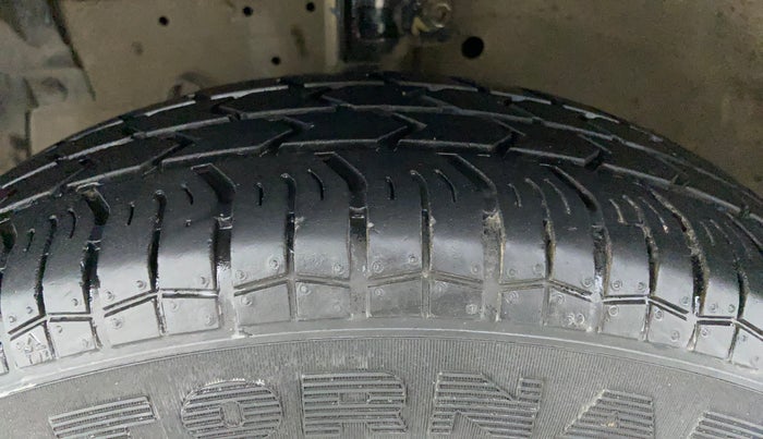 2017 Maruti Swift VXI, Petrol, Manual, 72,483 km, Left Front Tyre Tread