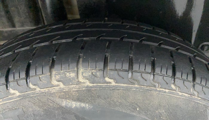 2017 Maruti Swift VXI, Petrol, Manual, 72,483 km, Right Rear Tyre Tread