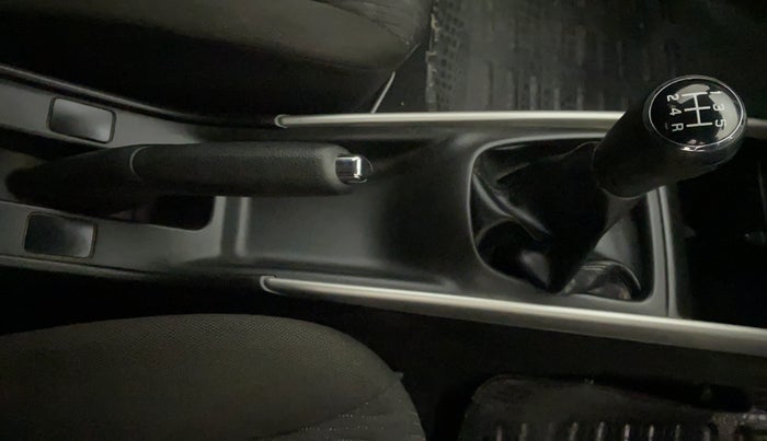 2017 Maruti Baleno DELTA PETROL 1.2, Petrol, Manual, 30,952 km, Gear Lever