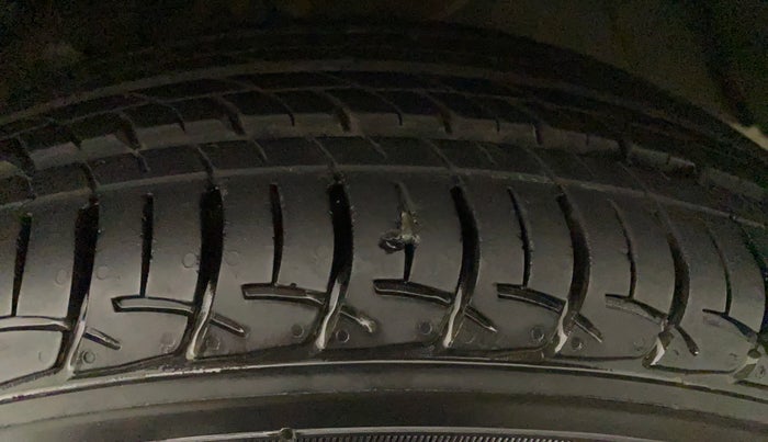 2017 Maruti Baleno DELTA PETROL 1.2, Petrol, Manual, 30,952 km, Left Rear Tyre Tread
