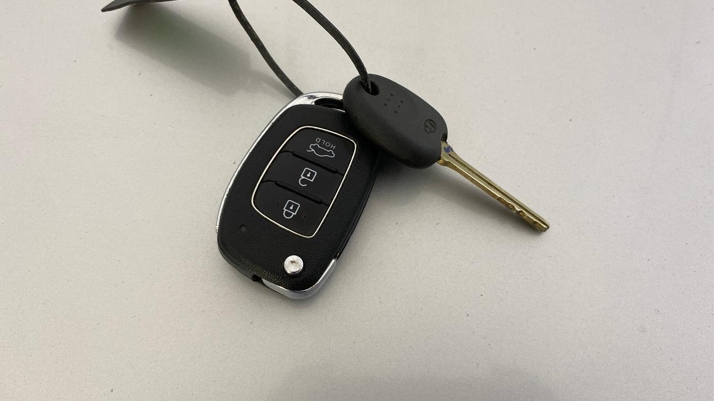 2017 Hyundai Xcent S 1.2, Petrol, Manual, 65,912 km, Key Close Up