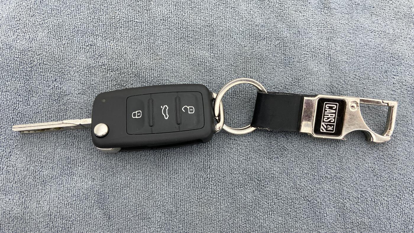 2019 Volkswagen Vento COMFORTLINE MT PETROL, Petrol, Manual, 8,400 km, Key Close Up