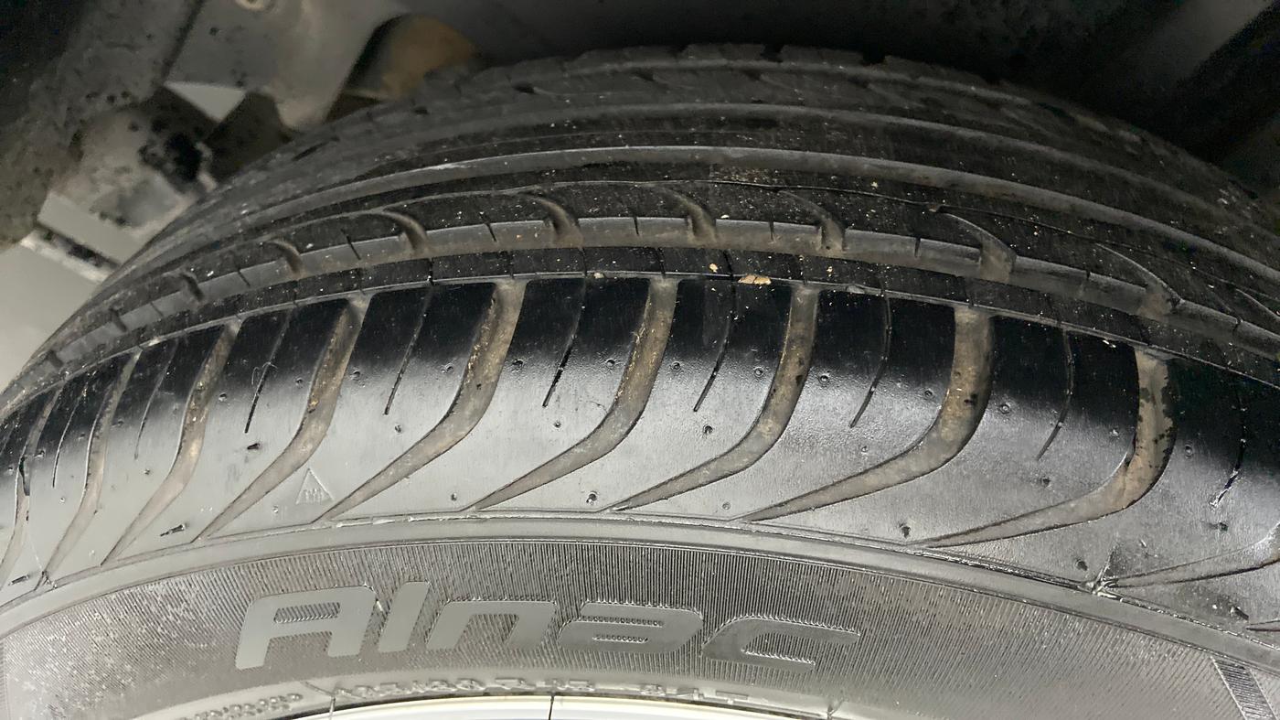 2019 Volkswagen Vento COMFORTLINE MT PETROL, Petrol, Manual, 8,400 km, Left Rear Tyre Tread