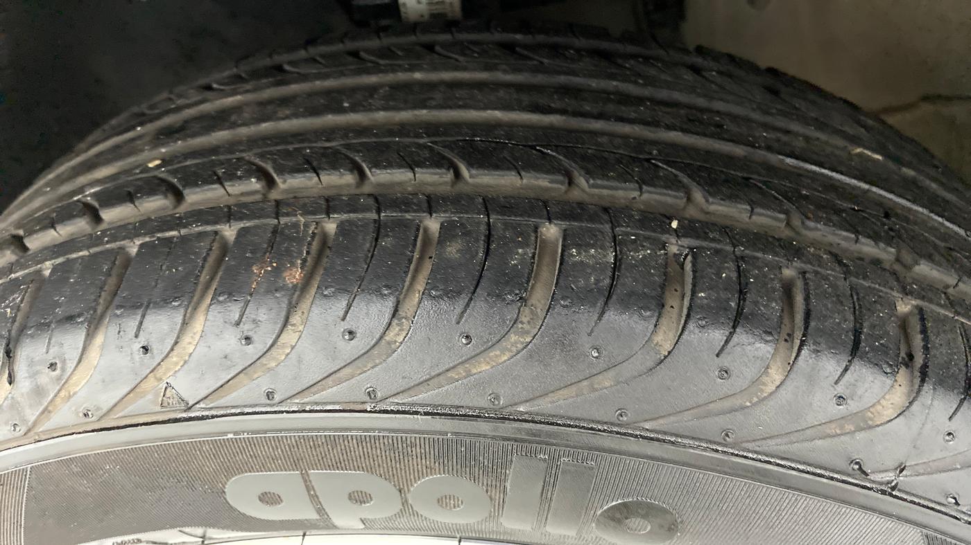 2019 Volkswagen Vento COMFORTLINE MT PETROL, Petrol, Manual, 8,400 km, Left Front Tyre Tread
