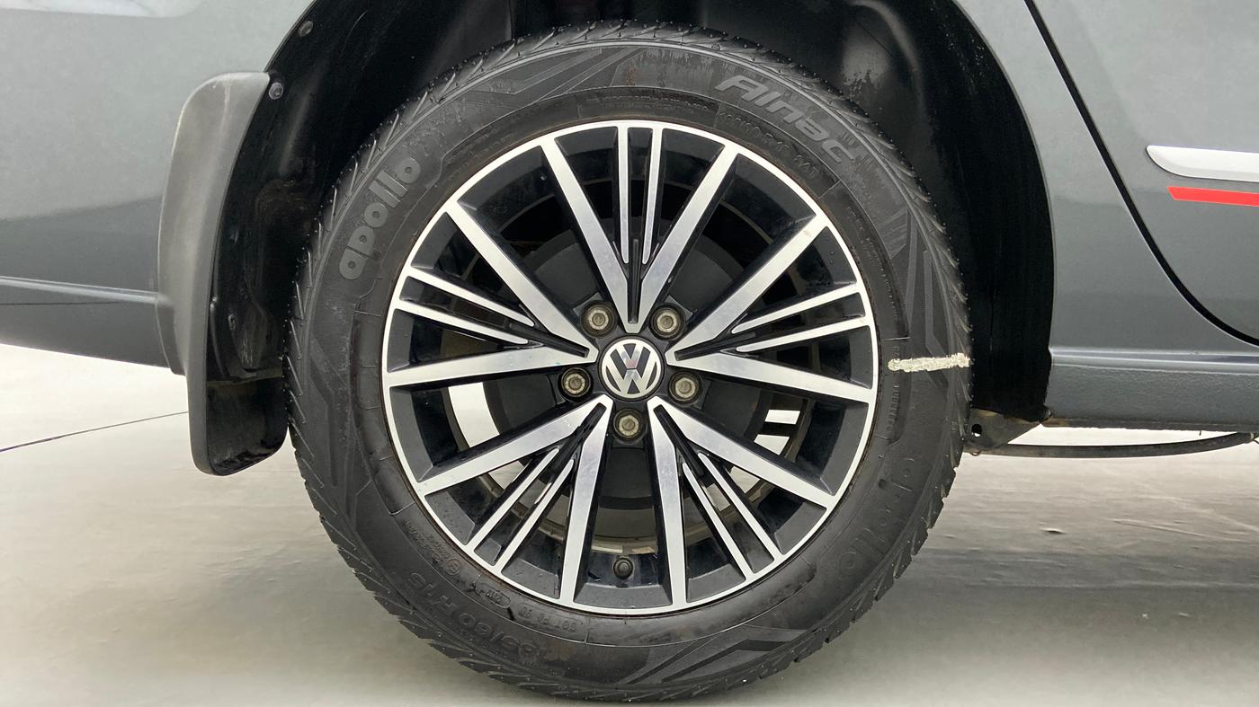 2019 Volkswagen Vento COMFORTLINE MT PETROL, Petrol, Manual, 8,400 km, Right Rear Wheel