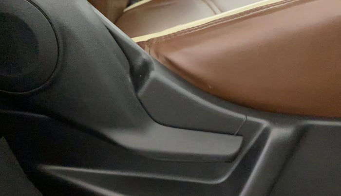 2019 Maruti New Wagon-R LXI CNG 1.0, CNG, Manual, 69,411 km, Driver Side Adjustment Panel