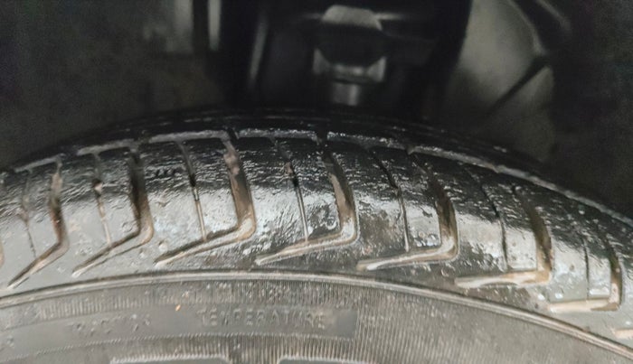 2019 Datsun Redi Go S 1.0, CNG, Manual, 43,237 km, Left Front Tyre Tread