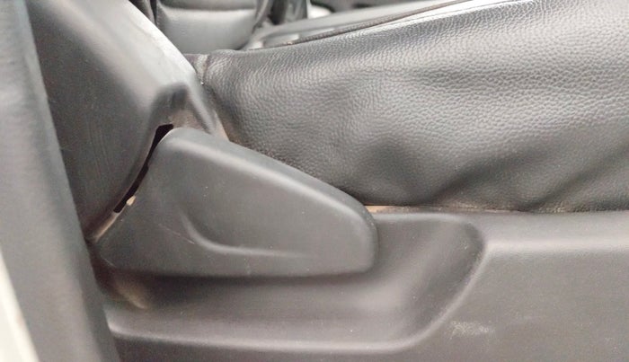 2019 Datsun Redi Go S 1.0, CNG, Manual, 43,237 km, Driver Side Adjustment Panel