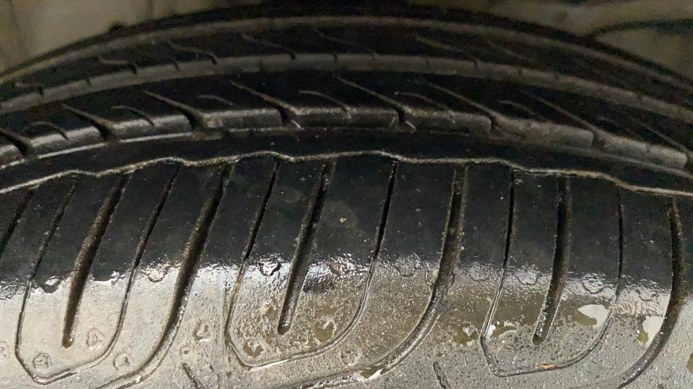 2015 Honda Jazz 1.2L I-VTEC V AT, Petrol, Automatic, 22,514 km, Right Front Tyre Tread