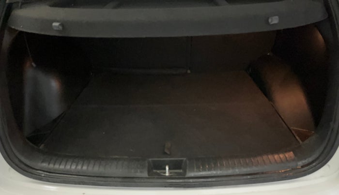 2017 Hyundai Creta SX PLUS AT 1.6 PETROL, Petrol, Automatic, 48,954 km, Boot Inside