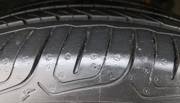 2021 Skoda KUSHAQ STYLE 1.0TSI AT, Petrol, Automatic, 2,975 km, Left Front Tyre Tread